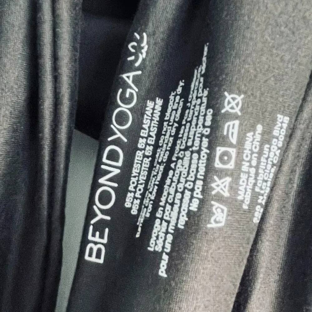 🆕 Beyond Yoga pocket infinity scarf black NWT
